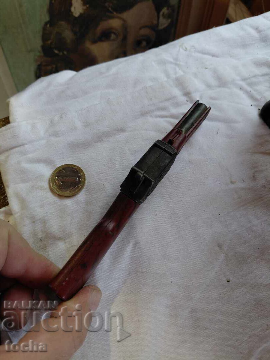 Δημοπρασία Πιστόλι, αναπτήρας, διακόσμηση. BZC Δημοπρασία Πιστόλι, αναπτήρας, διακόσμηση. BZC