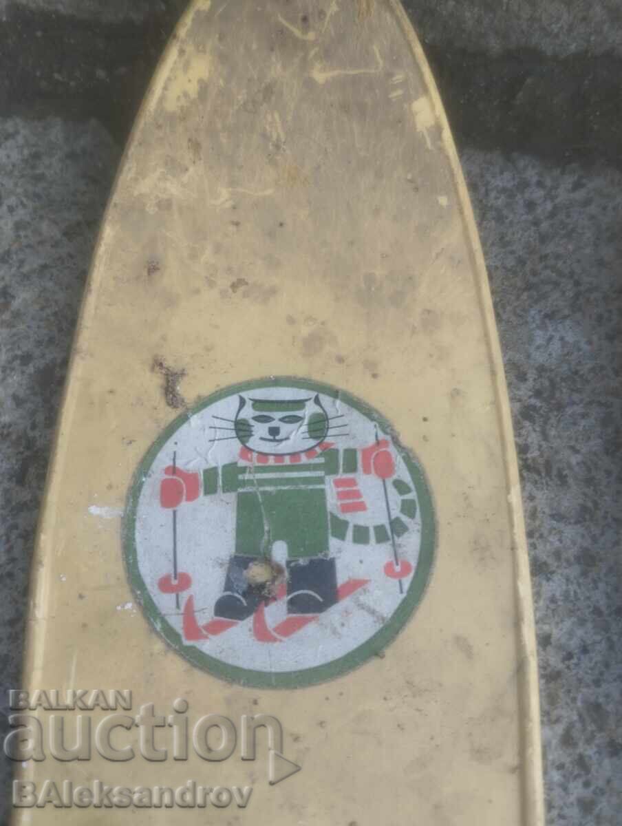 Auction  Old children's skis