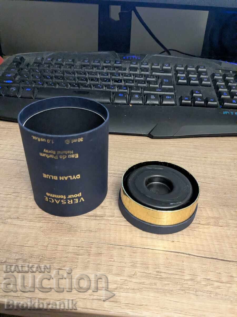 Cutie de parfum de marcă cu preț 5.00 BGN | € 2.56