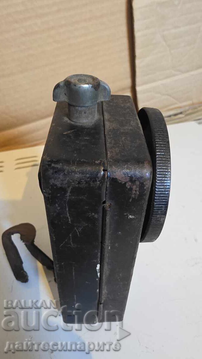 Доставка на Стар фенер бяла и зелена светлина