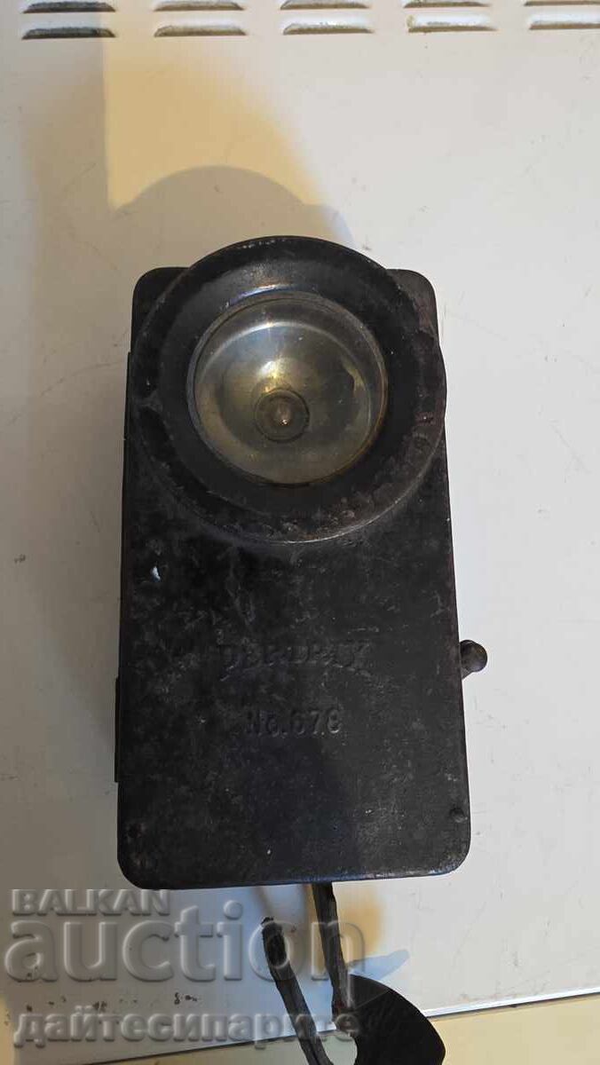 Стар фенер бяла и зелена светлина