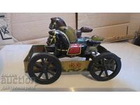 Стара играчка с коне,липсващо колело