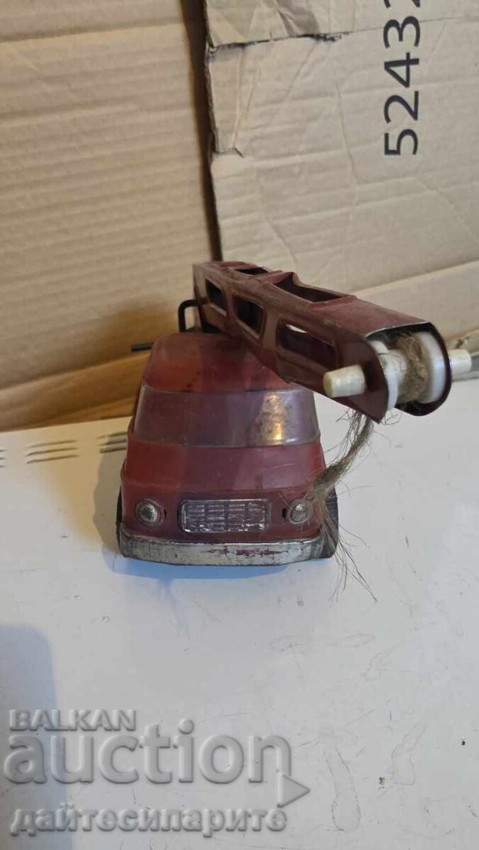 Παράδοση Παλιό παιδικό πυροσβεστικό όχημα