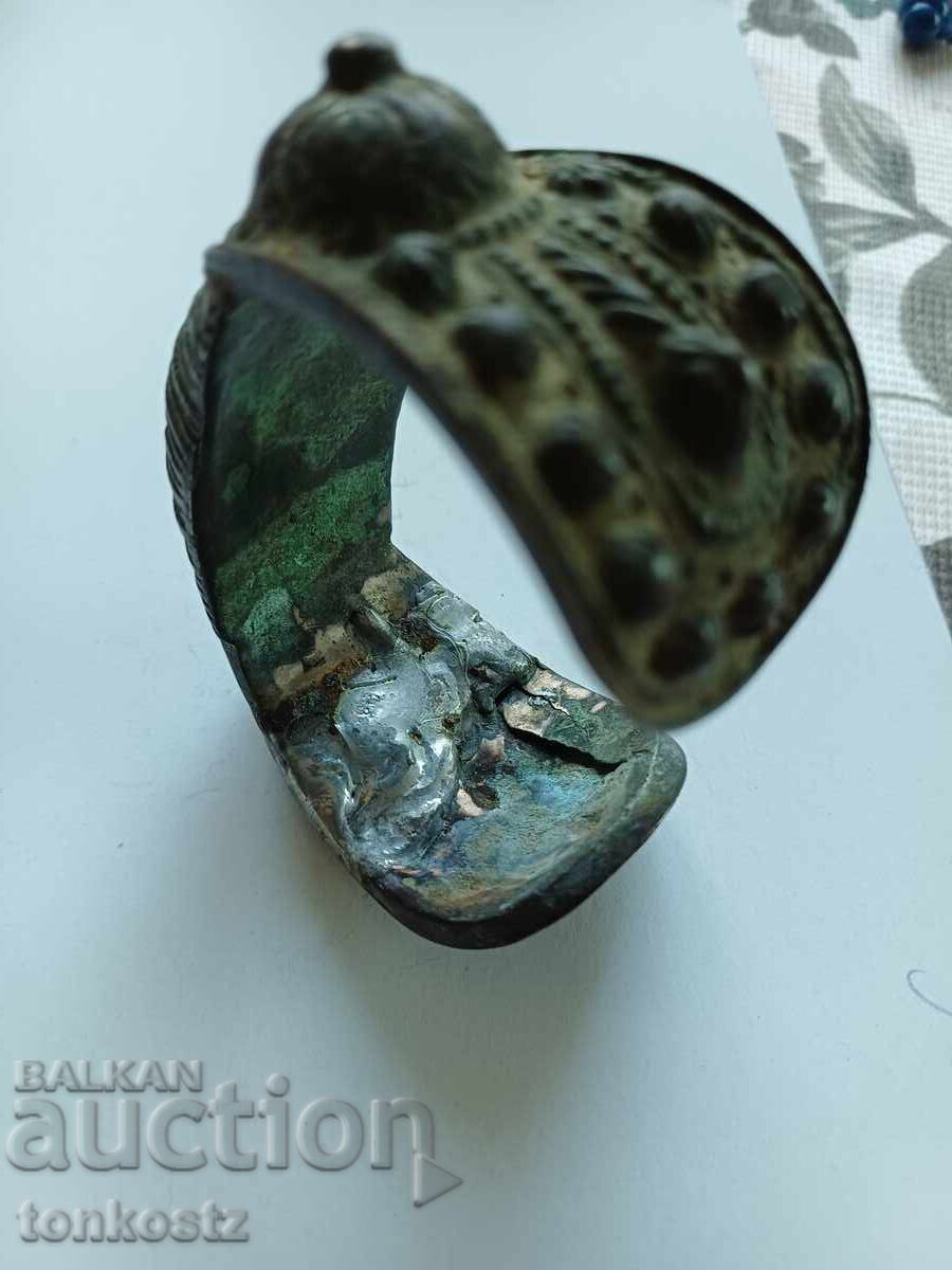 Auction  Antique horn bracelet