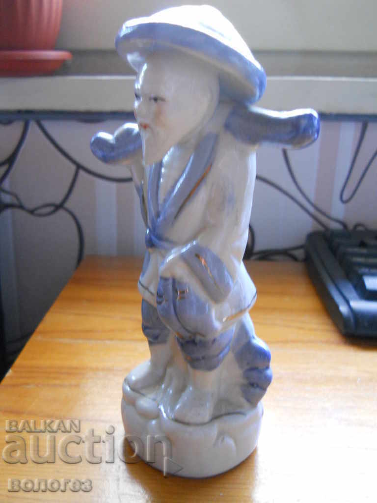 Πορσελάνινο ειδώλιο - ψαράς (Κίνα) με τιμή 20.00 BGN | € 10.23