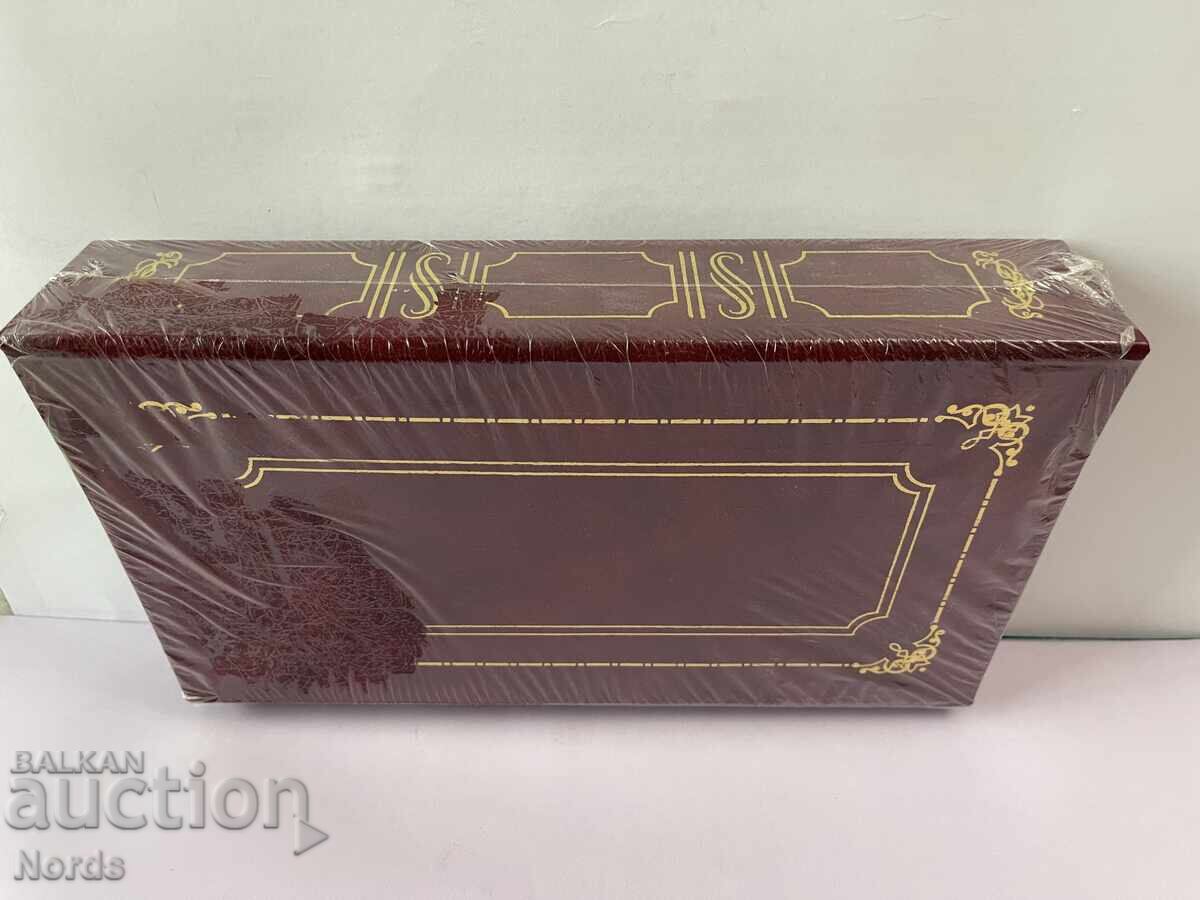 Άλμπουμ φωτογραφιών με τιμή 6.06 BGN | € 3.10 Άλμπουμ φωτογραφιών με τιμή 6.06 BGN | € 3.10