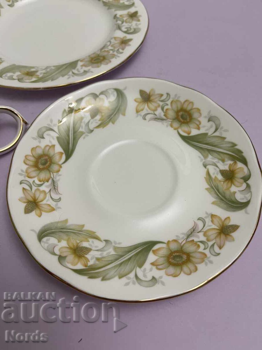 Παράδοση ΔΟΥΚΙΣΣΑ Αγγλικό σετ τριών τσαγιού Παράδοση ΔΟΥΚΙΣΣΑ Αγγλικό σετ τριών τσαγιού