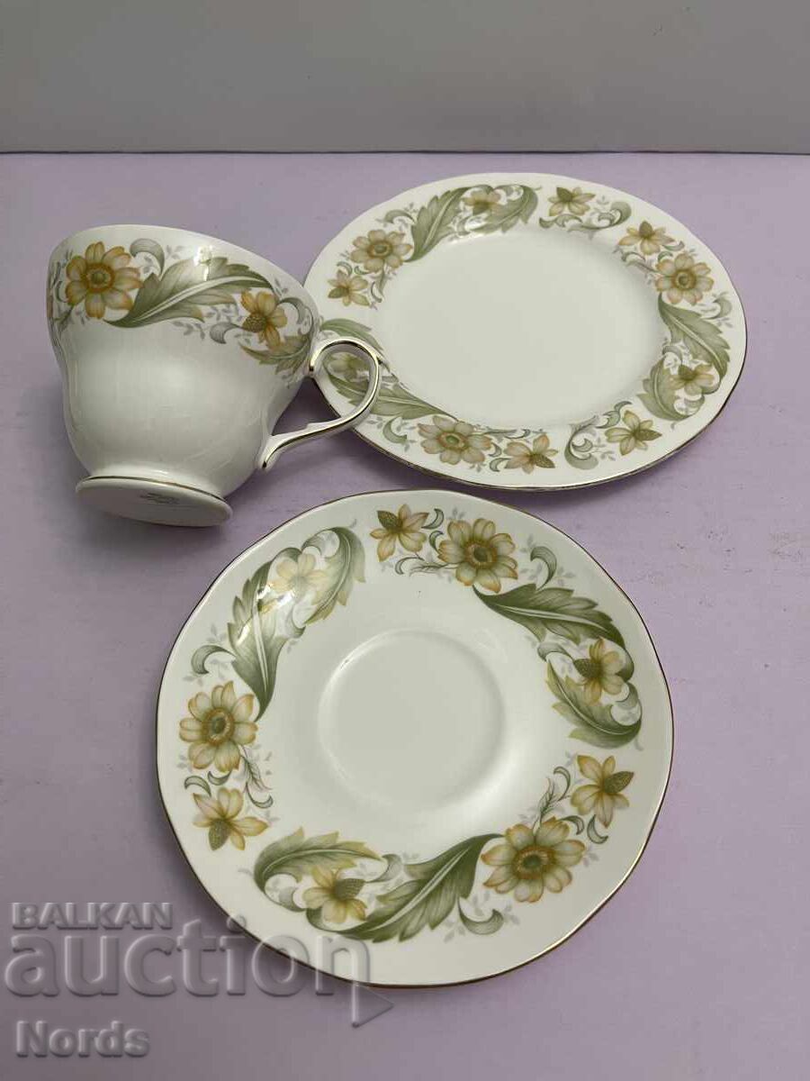 Παράδοση ΔΟΥΚΙΣΣΑ Αγγλικό σετ τριών τσαγιού Παράδοση ΔΟΥΚΙΣΣΑ Αγγλικό σετ τριών τσαγιού