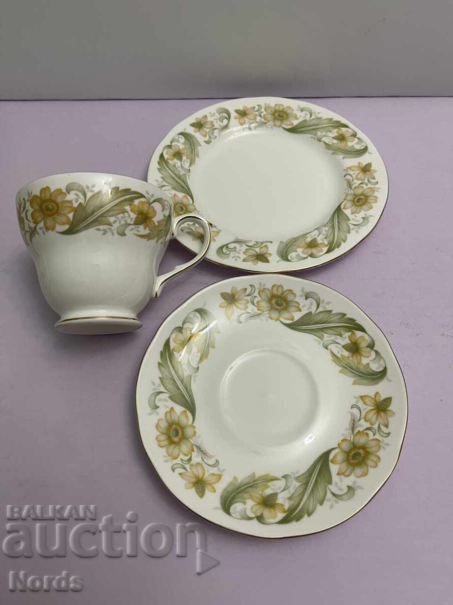 Παράδοση ΔΟΥΚΙΣΣΑ Αγγλικό σετ τριών τσαγιού Παράδοση ΔΟΥΚΙΣΣΑ Αγγλικό σετ τριών τσαγιού