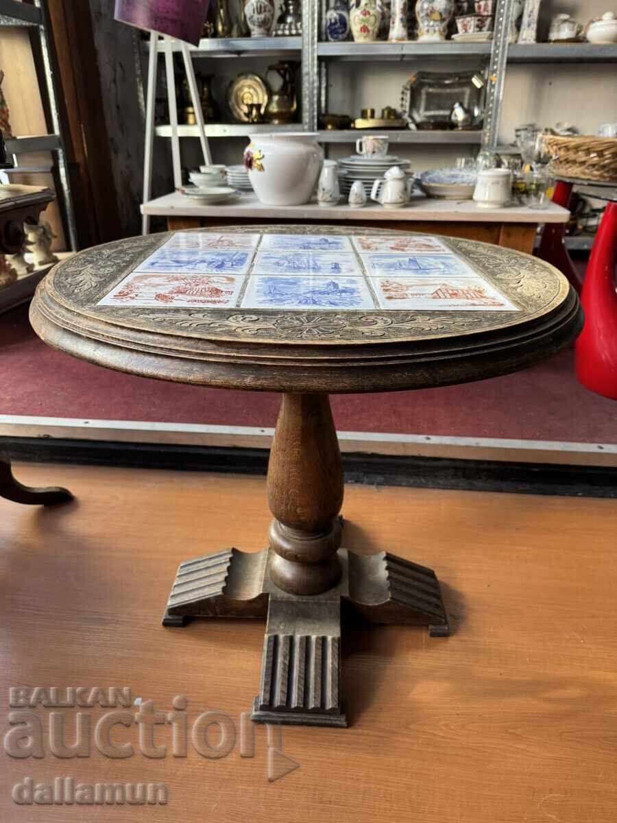 Παλιό στρογγυλό τραπέζι