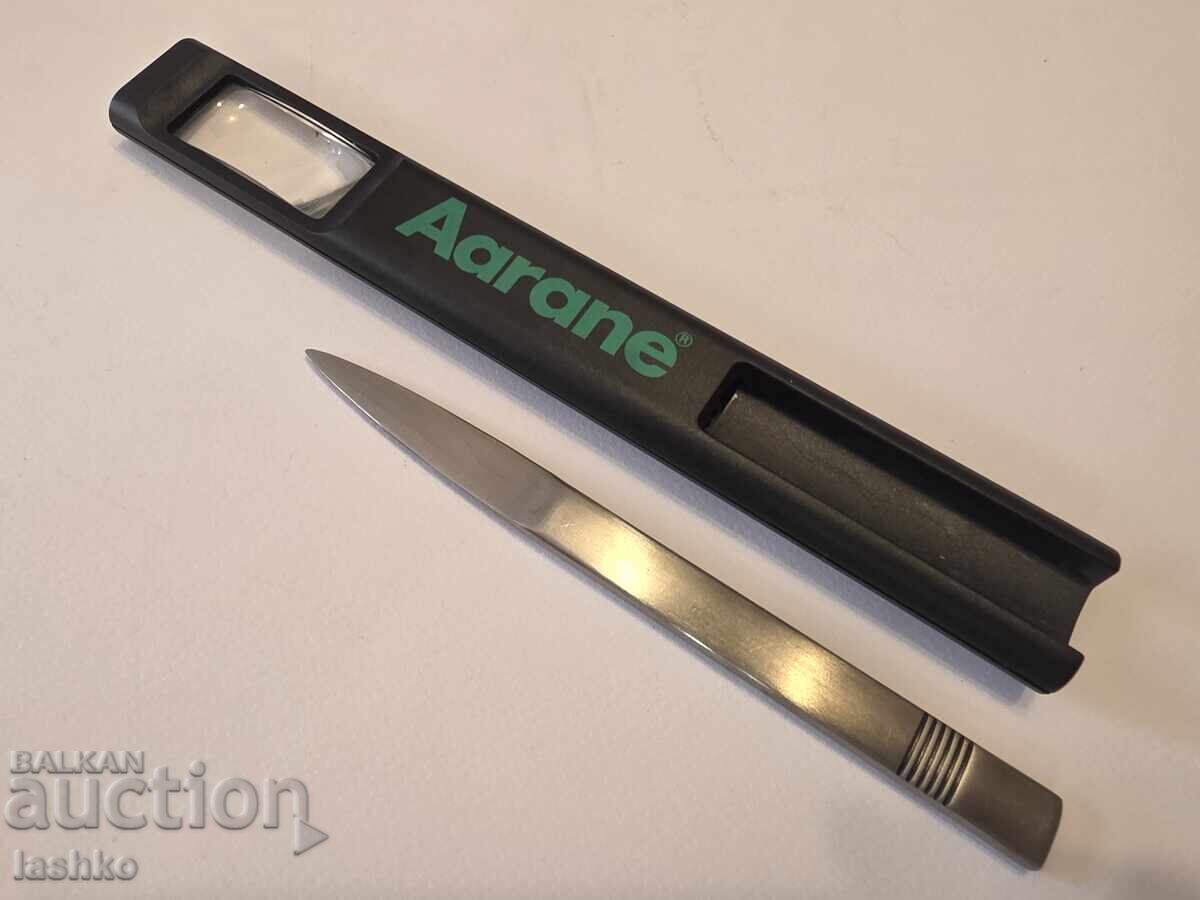 Delivery of Vintage magnifying glass