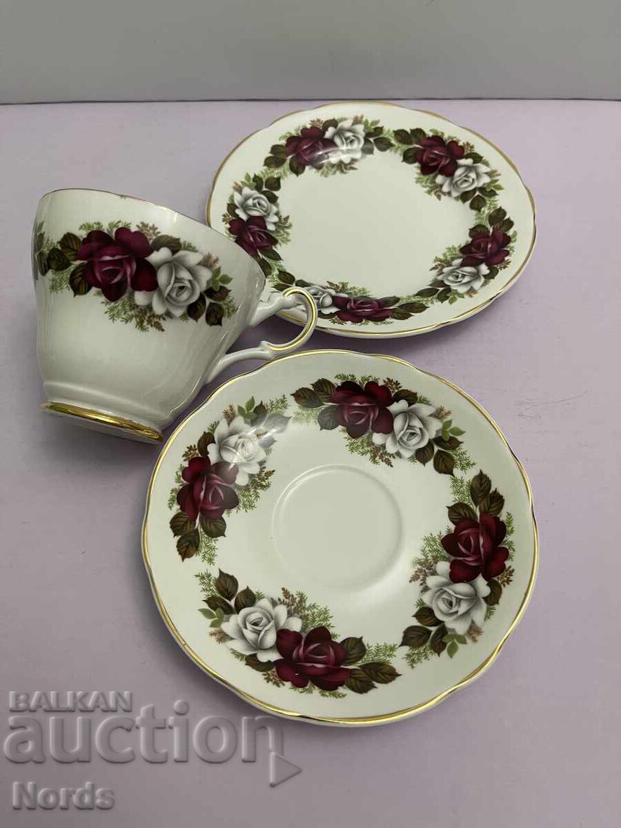 Παράδοση Αγγλικό τριπλό σετ τσαγιού Παράδοση Αγγλικό τριπλό σετ τσαγιού