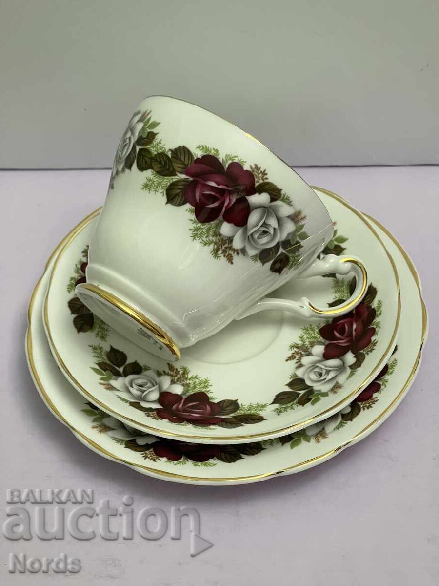 Αγγλικό τριπλό σετ τσαγιού Αγγλικό τριπλό σετ τσαγιού