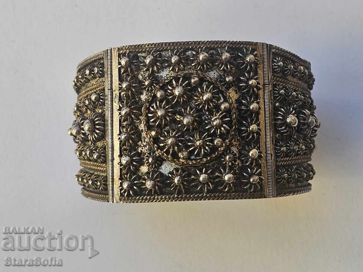 Красива сребърна гривна филигран с цена 300.00 лв. | € 153.39