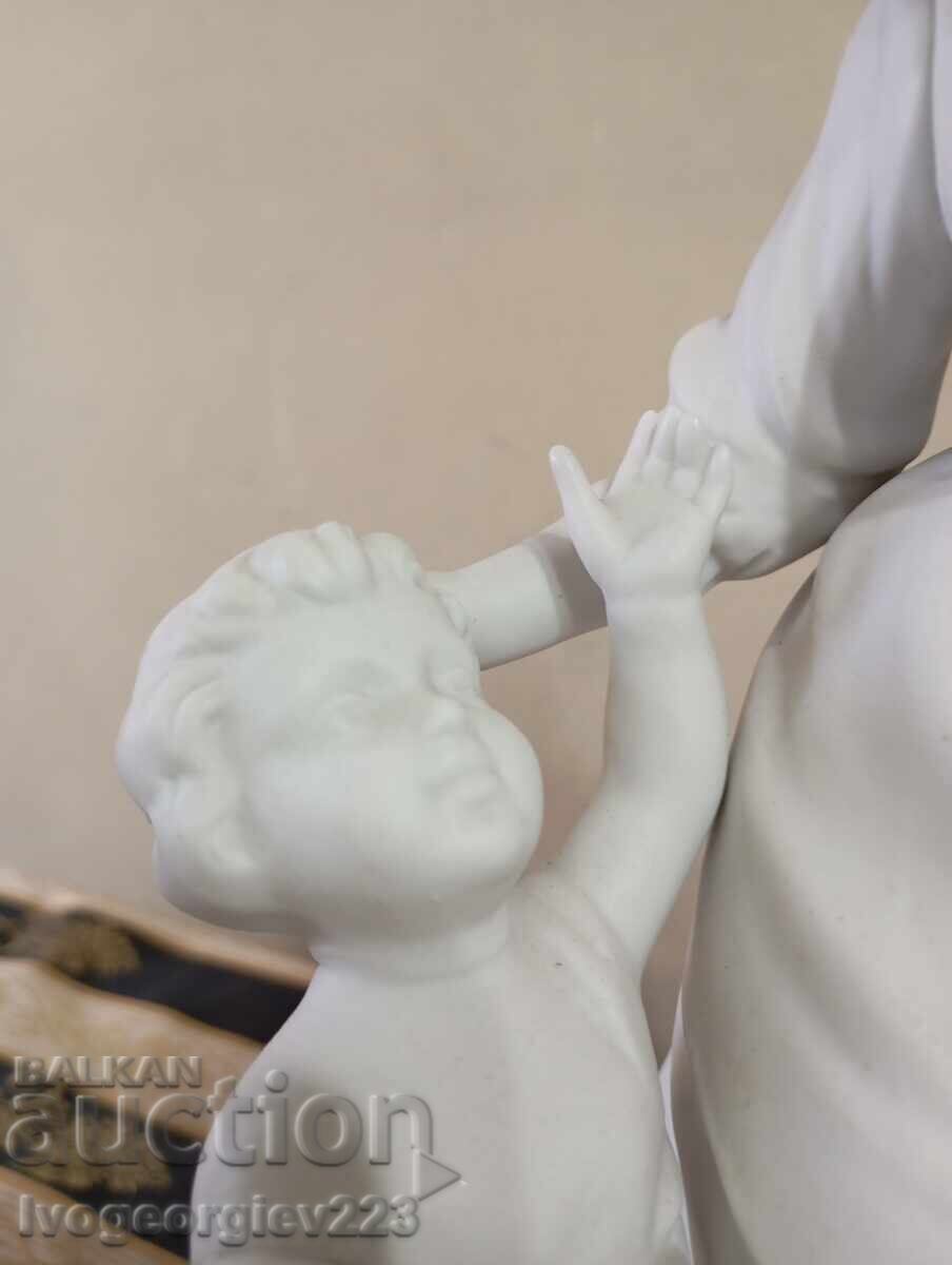 Auction  Porcelain figurine