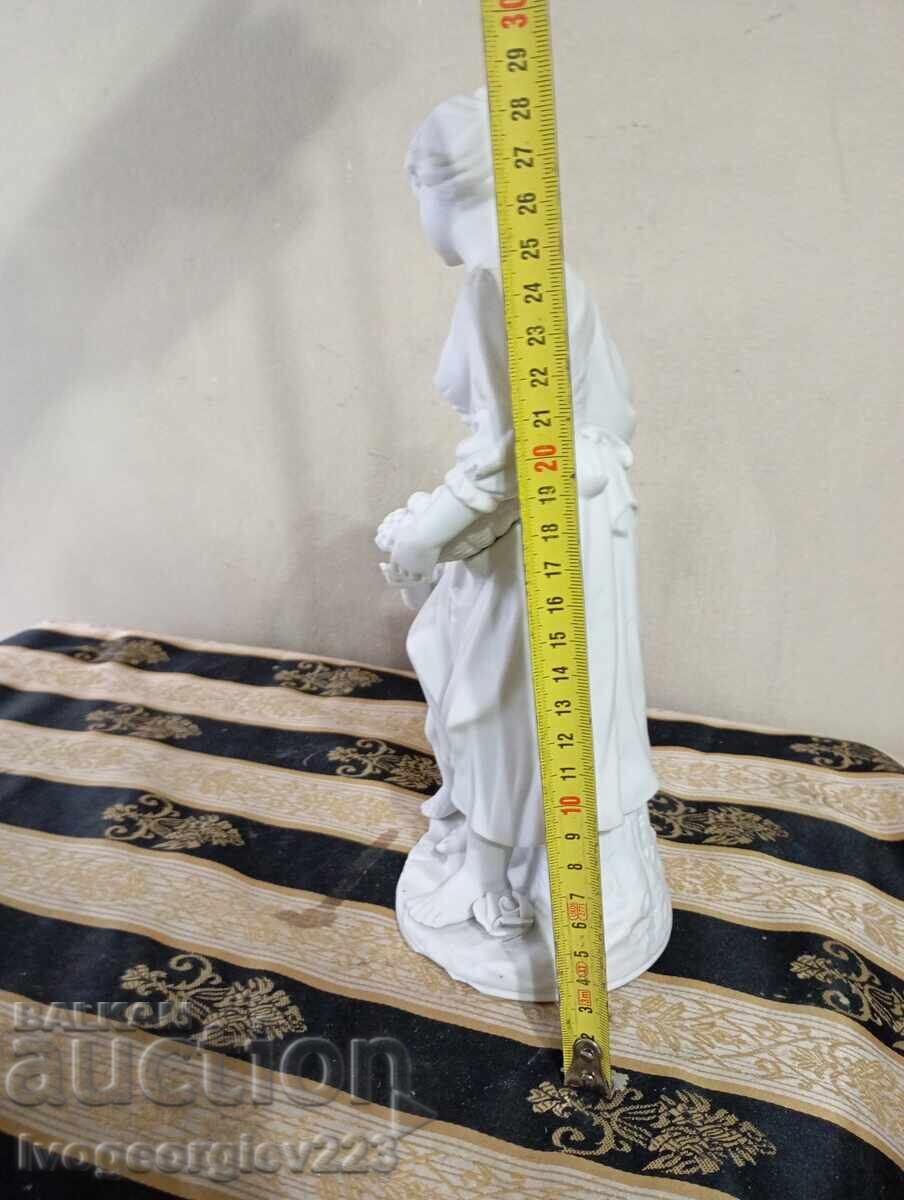 Delivery of Porcelain figurine