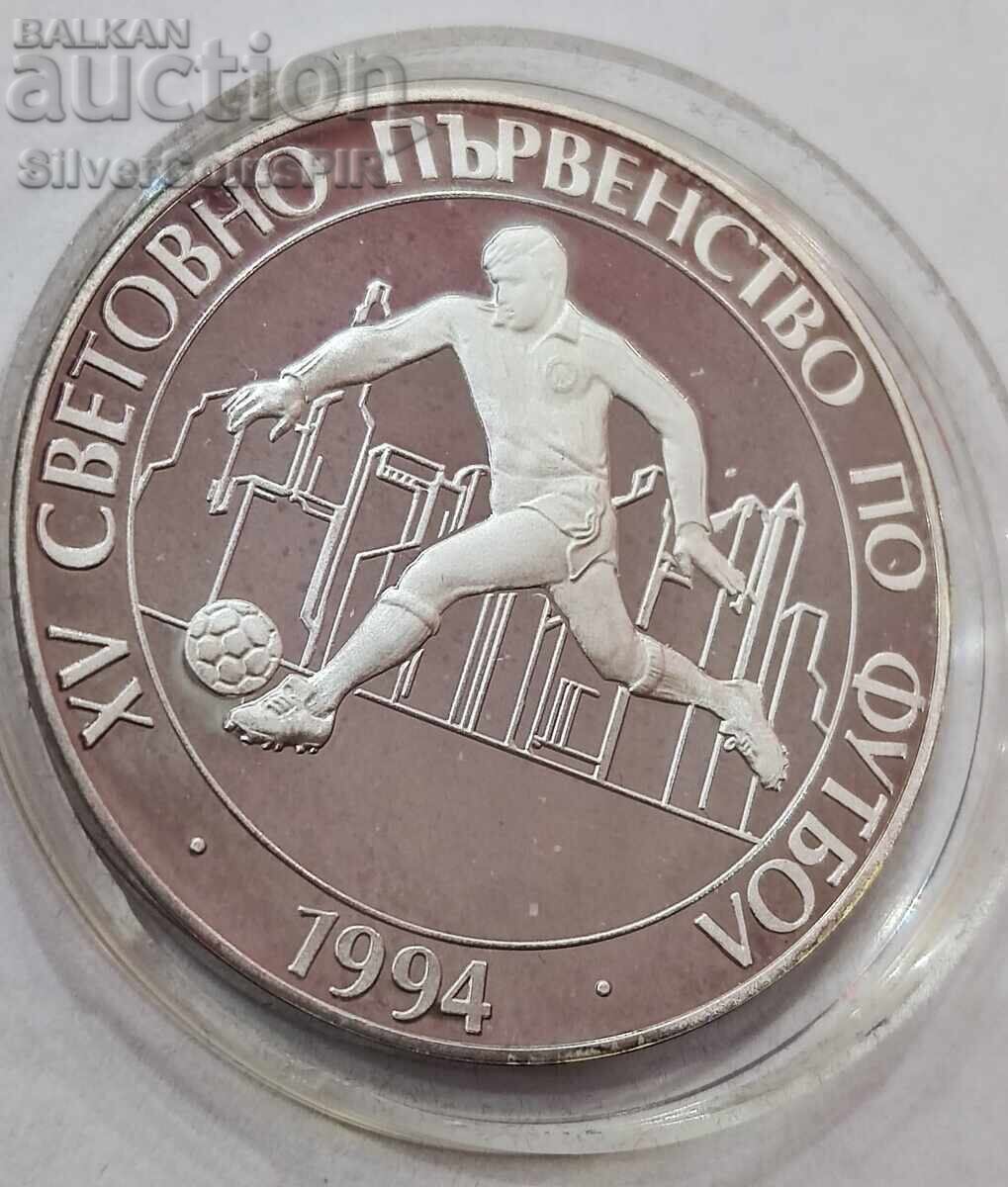 100 Leva Football Player 1993 Bulgaria with price 90.00 BGN | € 46.02 100 Leva Football Player 1993 Bulgaria with price 90.00 BGN | € 46.02
