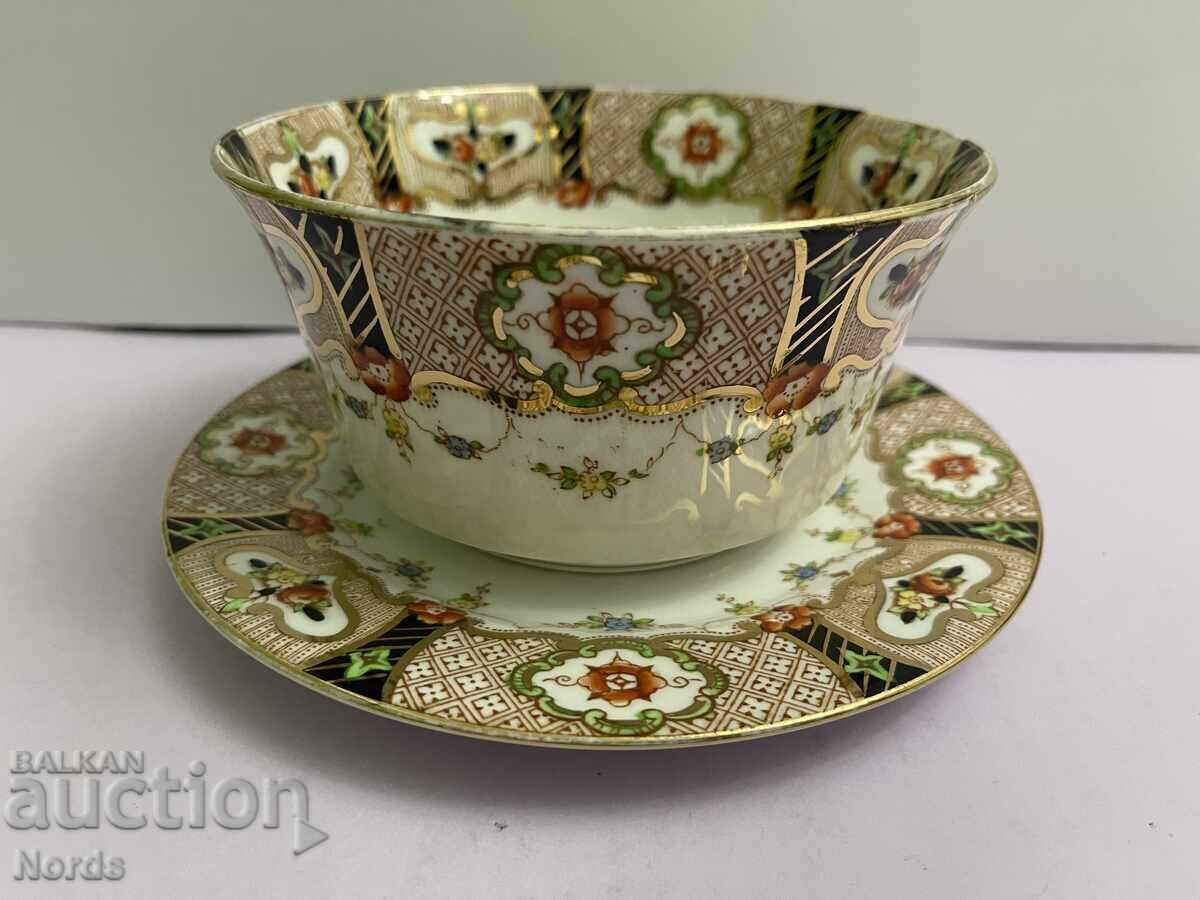 Căniță și farfurioară vintage cu preț 22.00 BGN | € 11.25 Căniță și farfurioară vintage cu preț 22.00 BGN | € 11.25