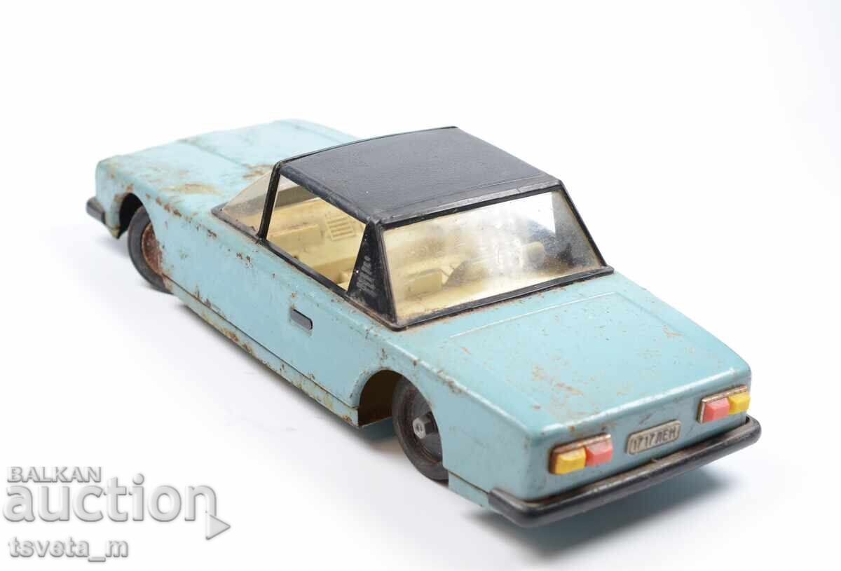 Παράδοση Λαμαρινένια κούκλα, παιδικά παιχνίδια σοσιαλισμός