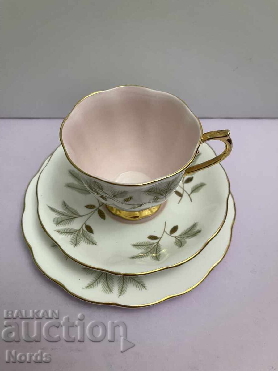 ROYAL ALBERT τριπλό σετ τσαγιού με τιμή 23.55 BGN | € 12.04 ROYAL ALBERT τριπλό σετ τσαγιού με τιμή 23.55 BGN | € 12.04