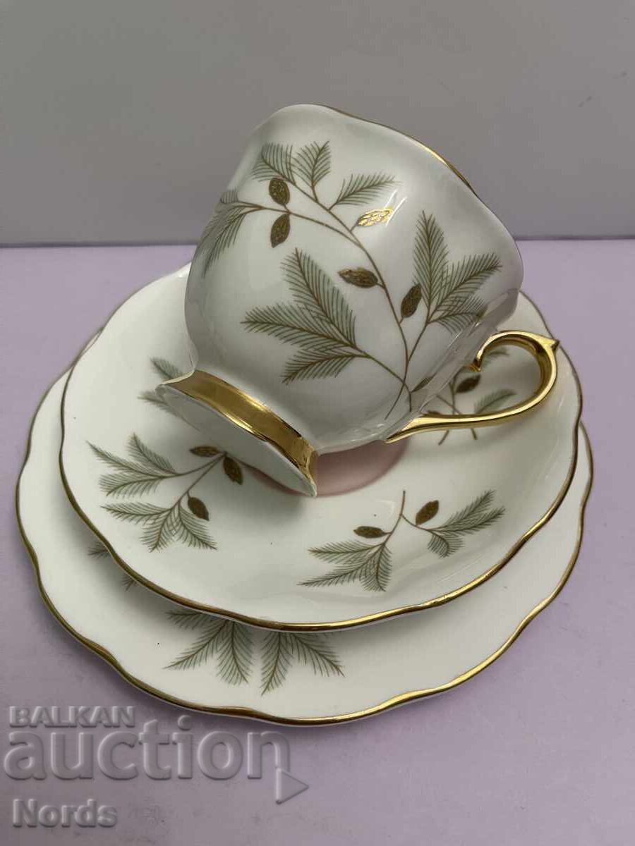 Δημοπρασία ROYAL ALBERT τριπλό σετ τσαγιού Δημοπρασία ROYAL ALBERT τριπλό σετ τσαγιού