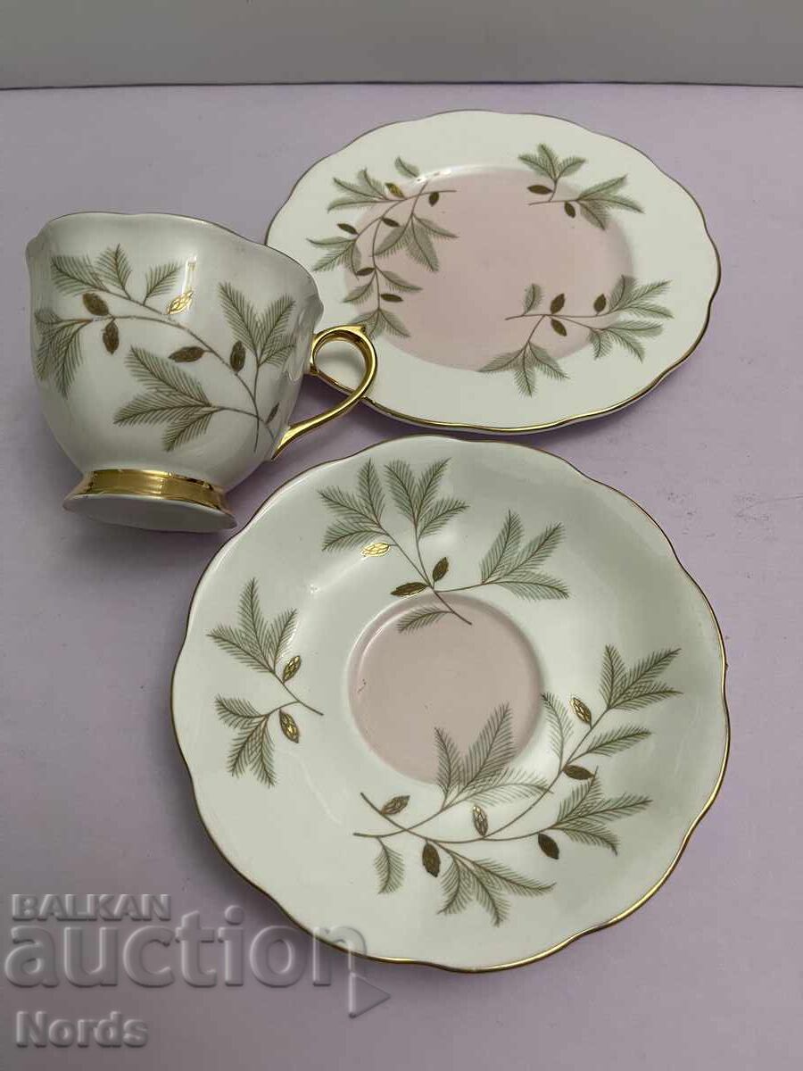 Livrarea Set de ceai ROYAL ALBERT, pentru trei persoane Livrarea Set de ceai ROYAL ALBERT, pentru trei persoane