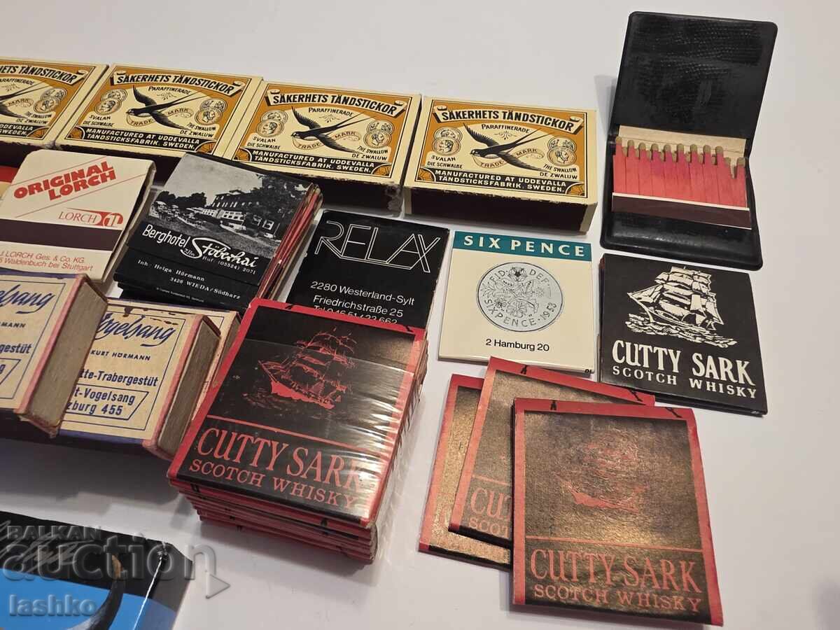 Licitație O mulțime de chibrituri vechi