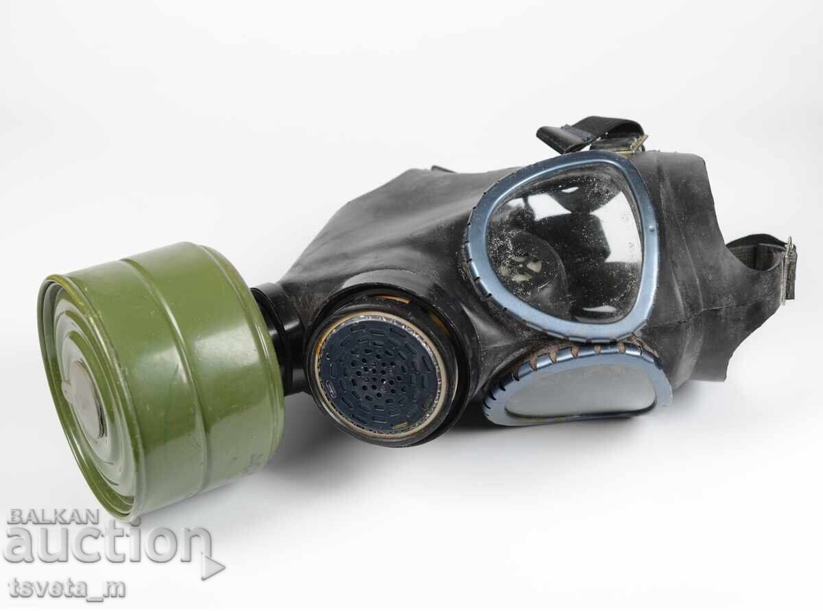 Auction  Gas mask with filter canister