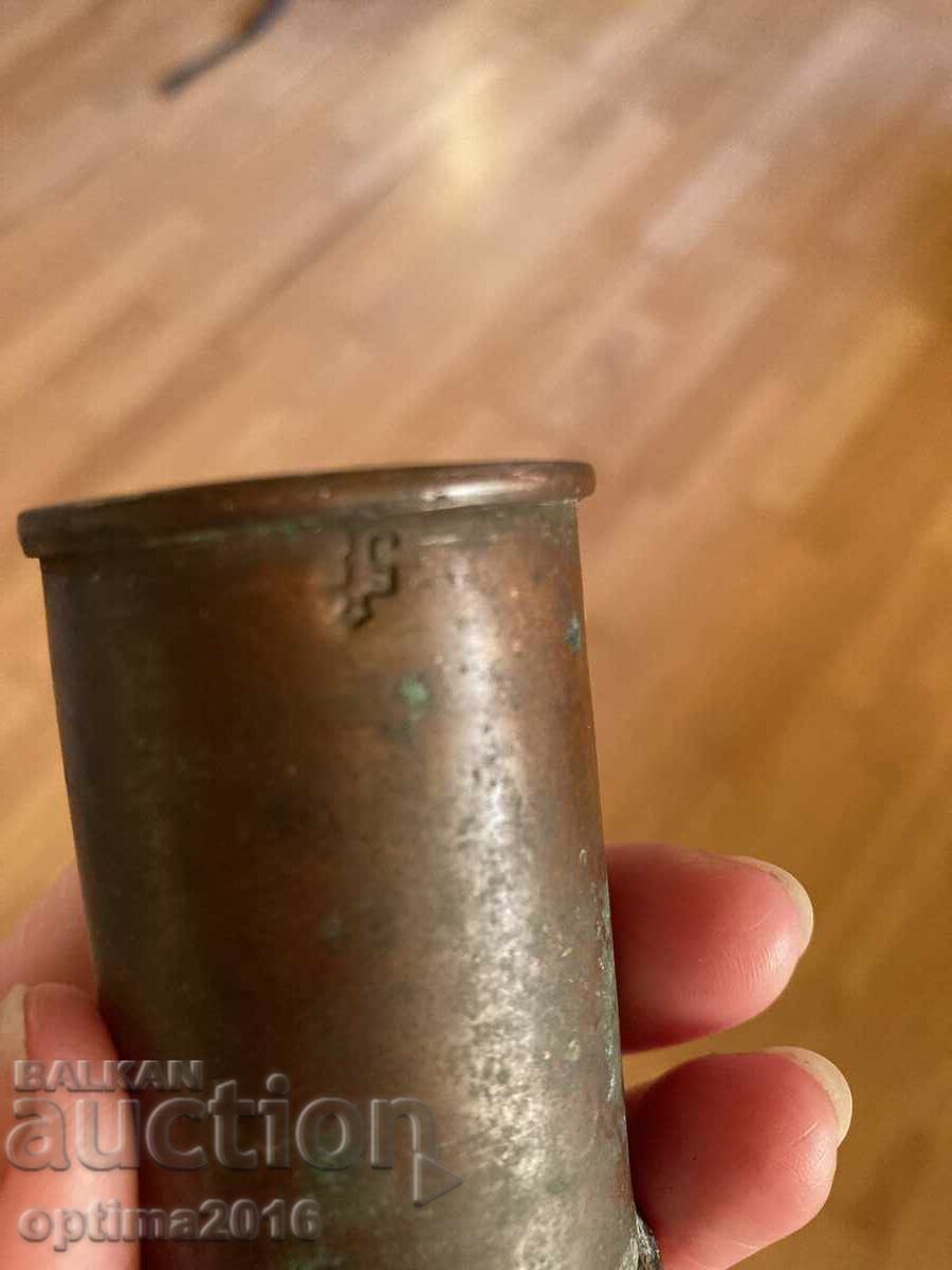 Auction  Measuring cup