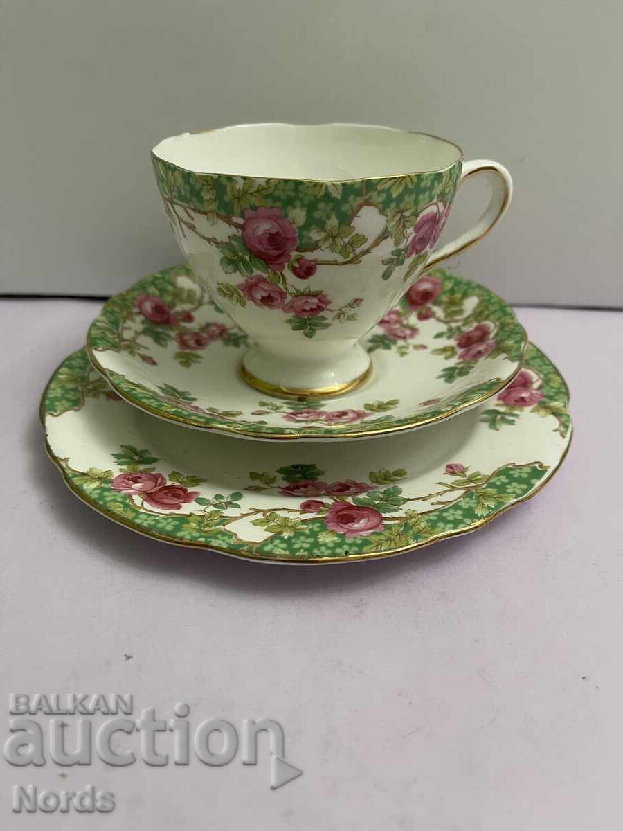 Όμορφο αγγλικό σετ τριών τεμαχίων με τιμή 26.56 BGN | € 13.58 Όμορφο αγγλικό σετ τριών τεμαχίων με τιμή 26.56 BGN | € 13.58