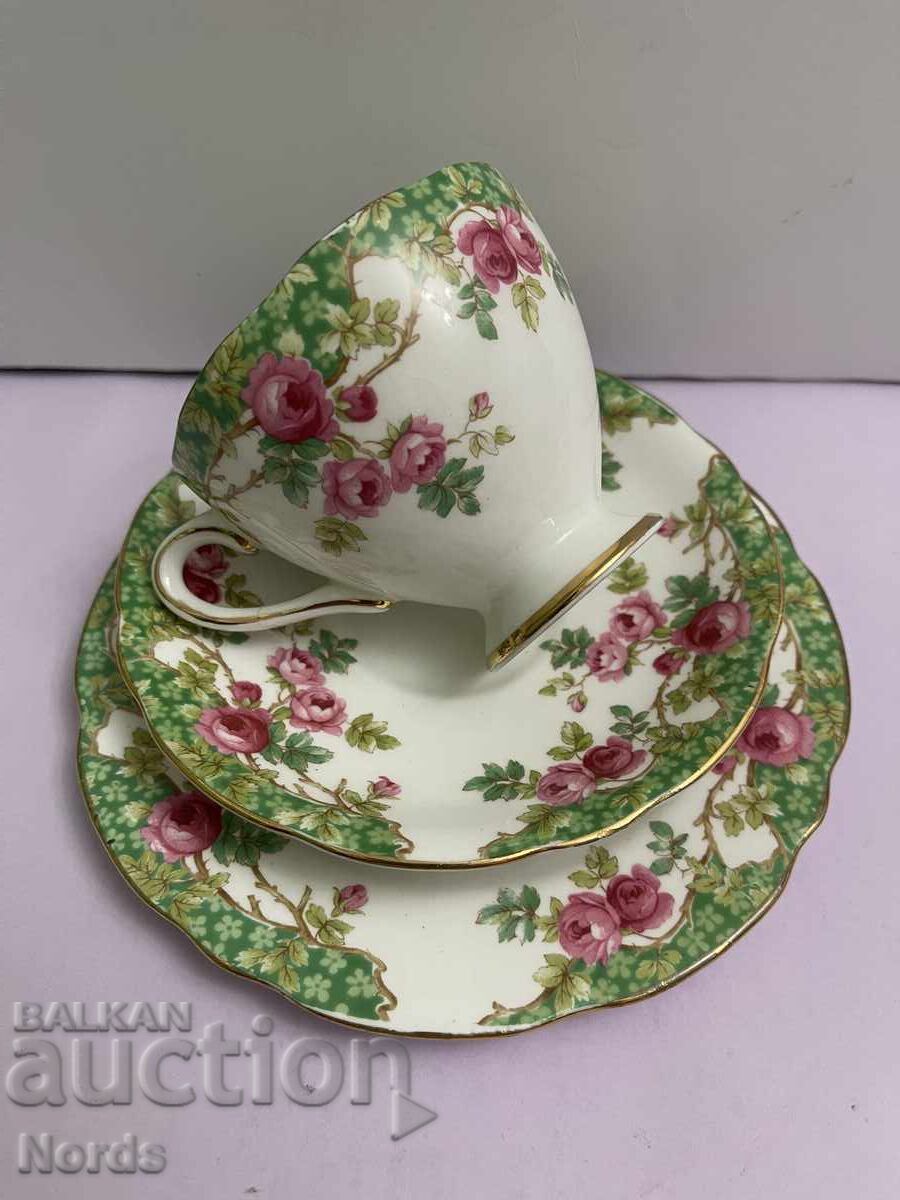 Δημοπρασία Όμορφο αγγλικό σετ τριών τεμαχίων Δημοπρασία Όμορφο αγγλικό σετ τριών τεμαχίων