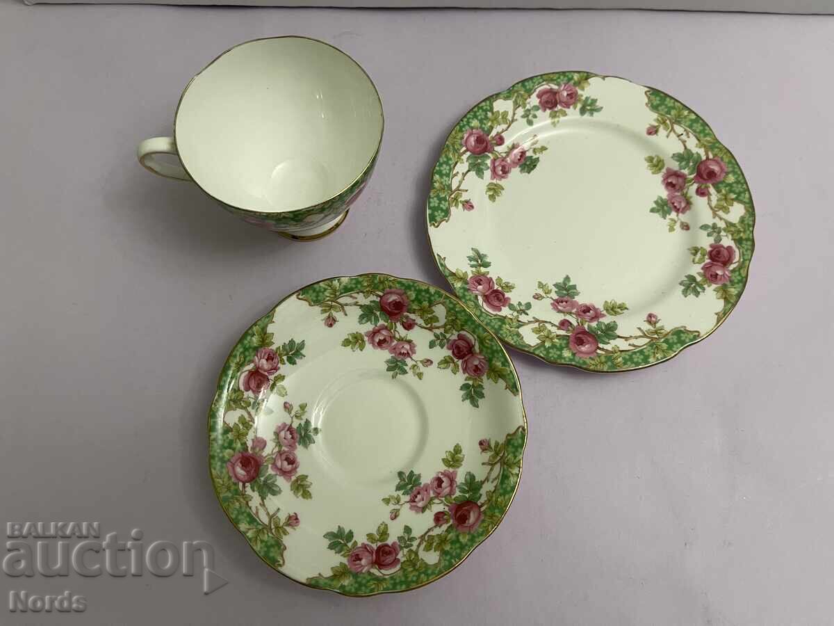 Παράδοση Όμορφο αγγλικό σετ τριών τεμαχίων Παράδοση Όμορφο αγγλικό σετ τριών τεμαχίων