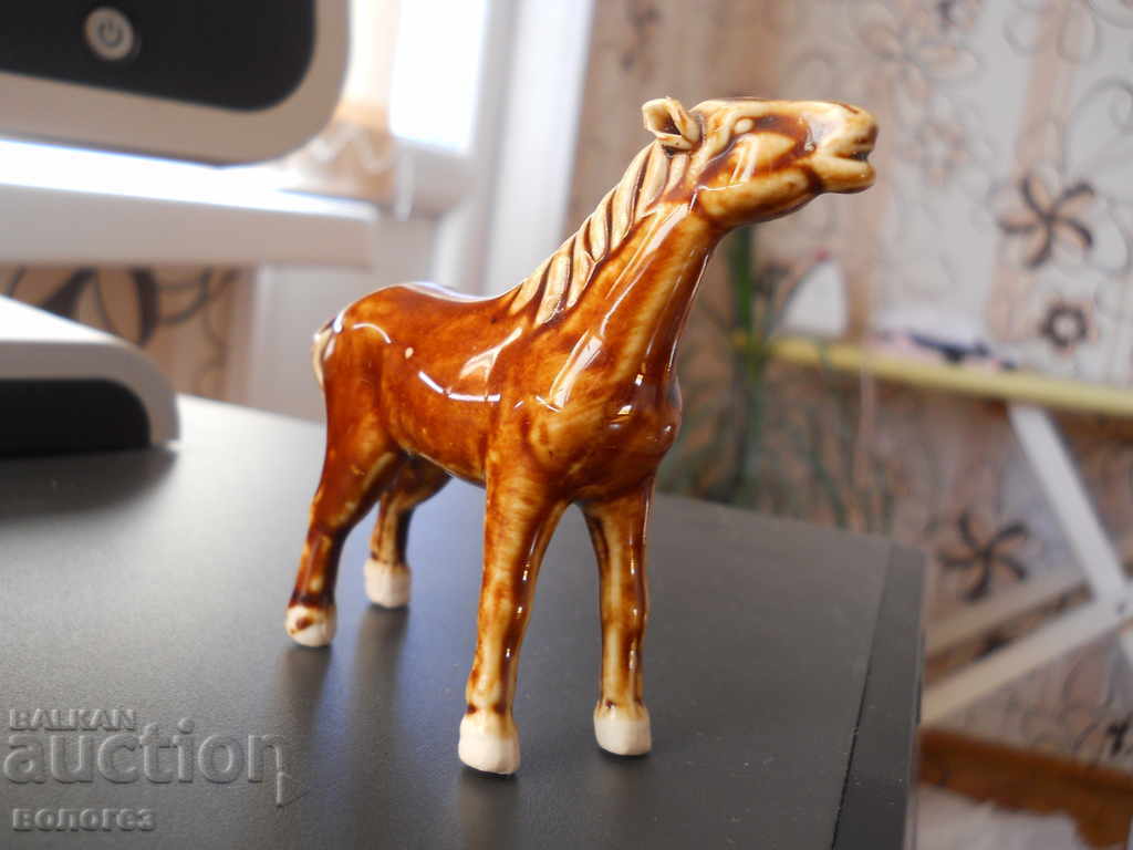 Порцеланова статуетка на кон - Китай с цена 15.00 лв. | € 7.67