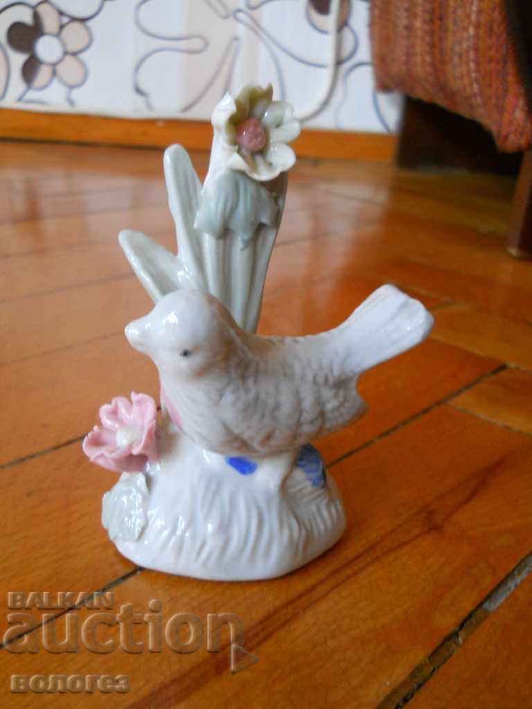 Statueta de porțelan - o pasăre