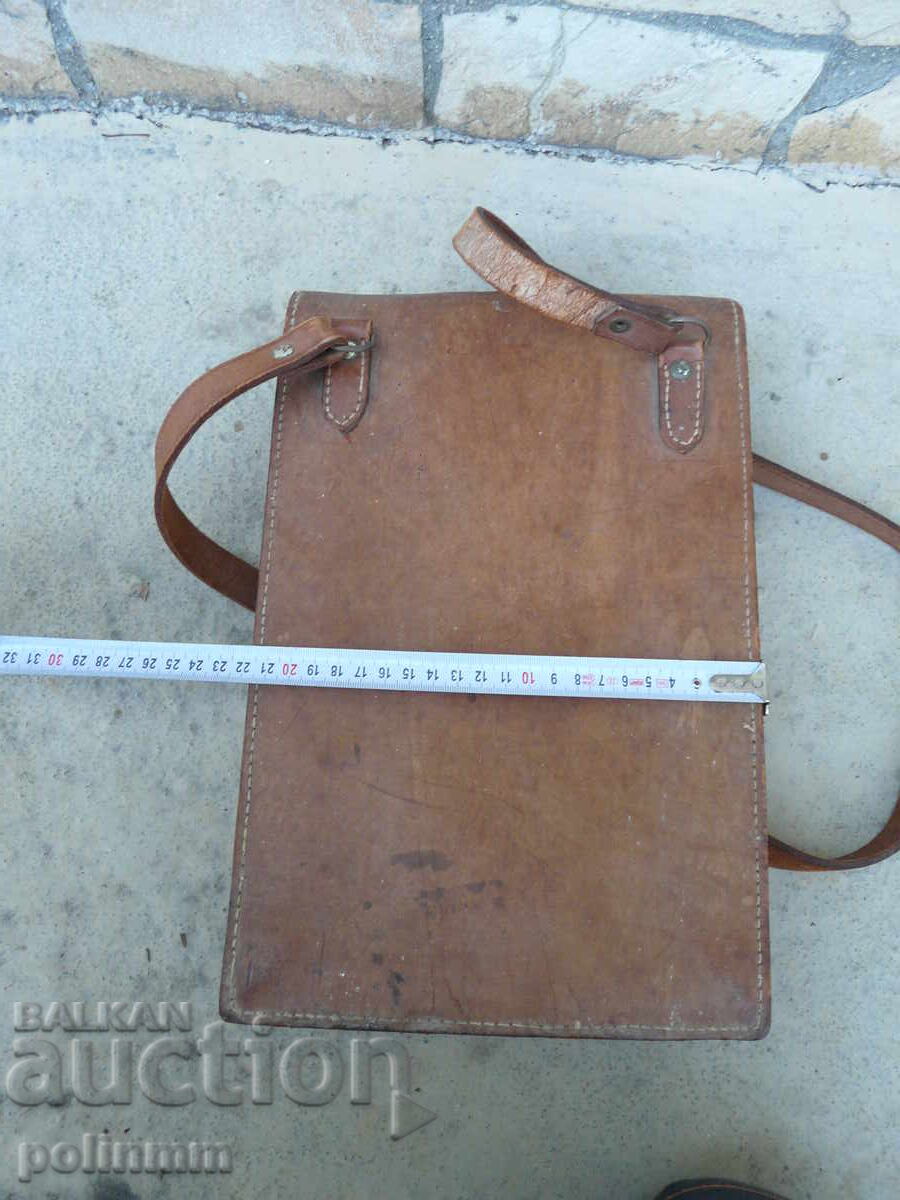 Auction  Commander's bag made of natural leather
