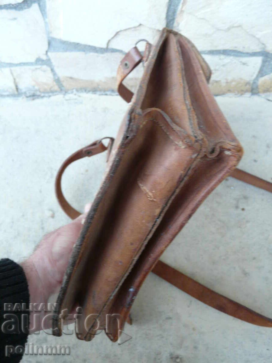 Delivery of Commander's bag made of natural leather