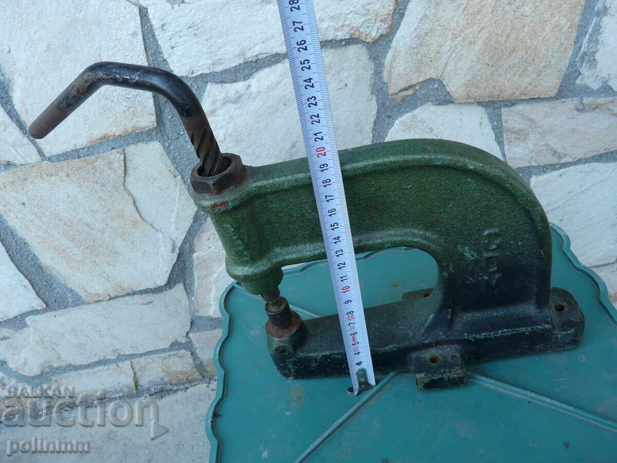 Παλιά βιδωτό πρέσα με τιμή 70.00 BGN | € 35.79 Παλιά βιδωτό πρέσα με τιμή 70.00 BGN | € 35.79