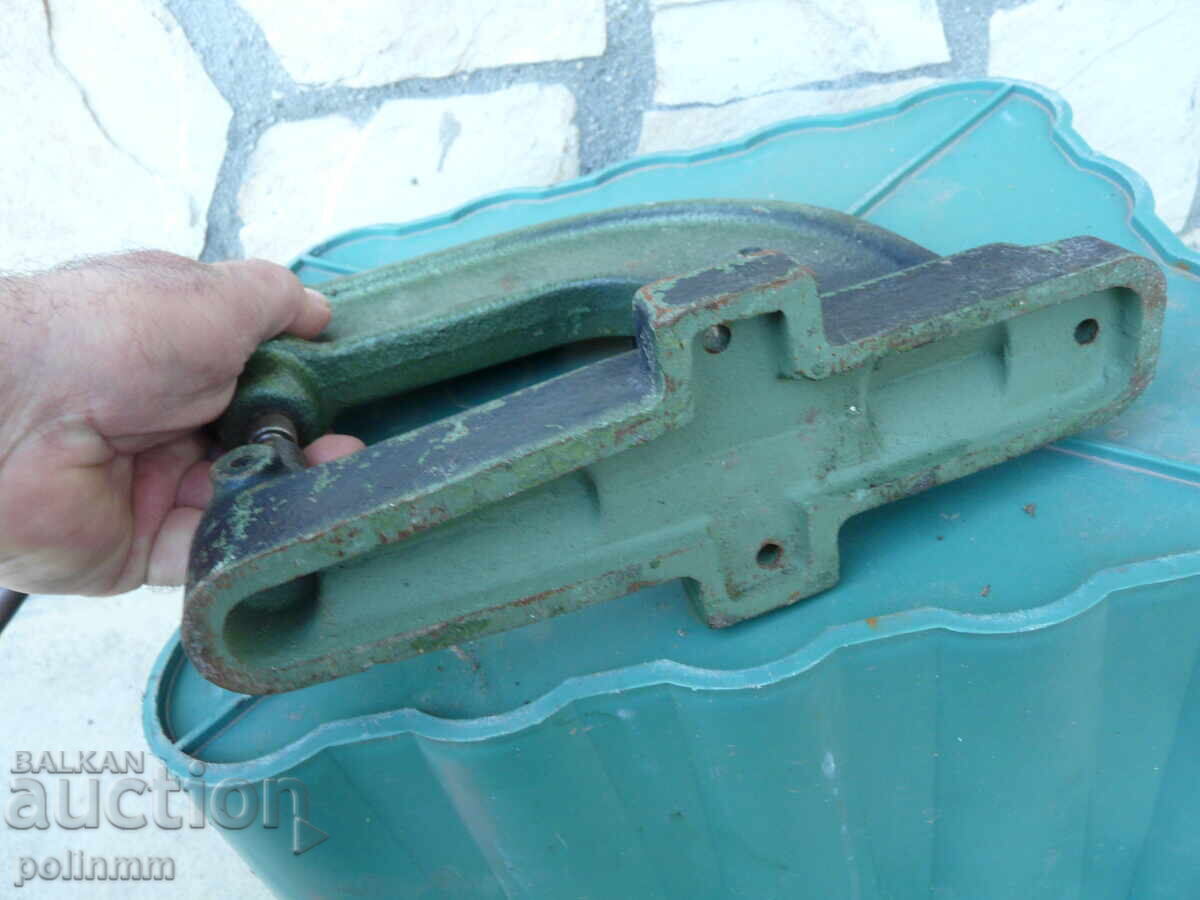 Δημοπρασία Παλιά βιδωτό πρέσα Δημοπρασία Παλιά βιδωτό πρέσα