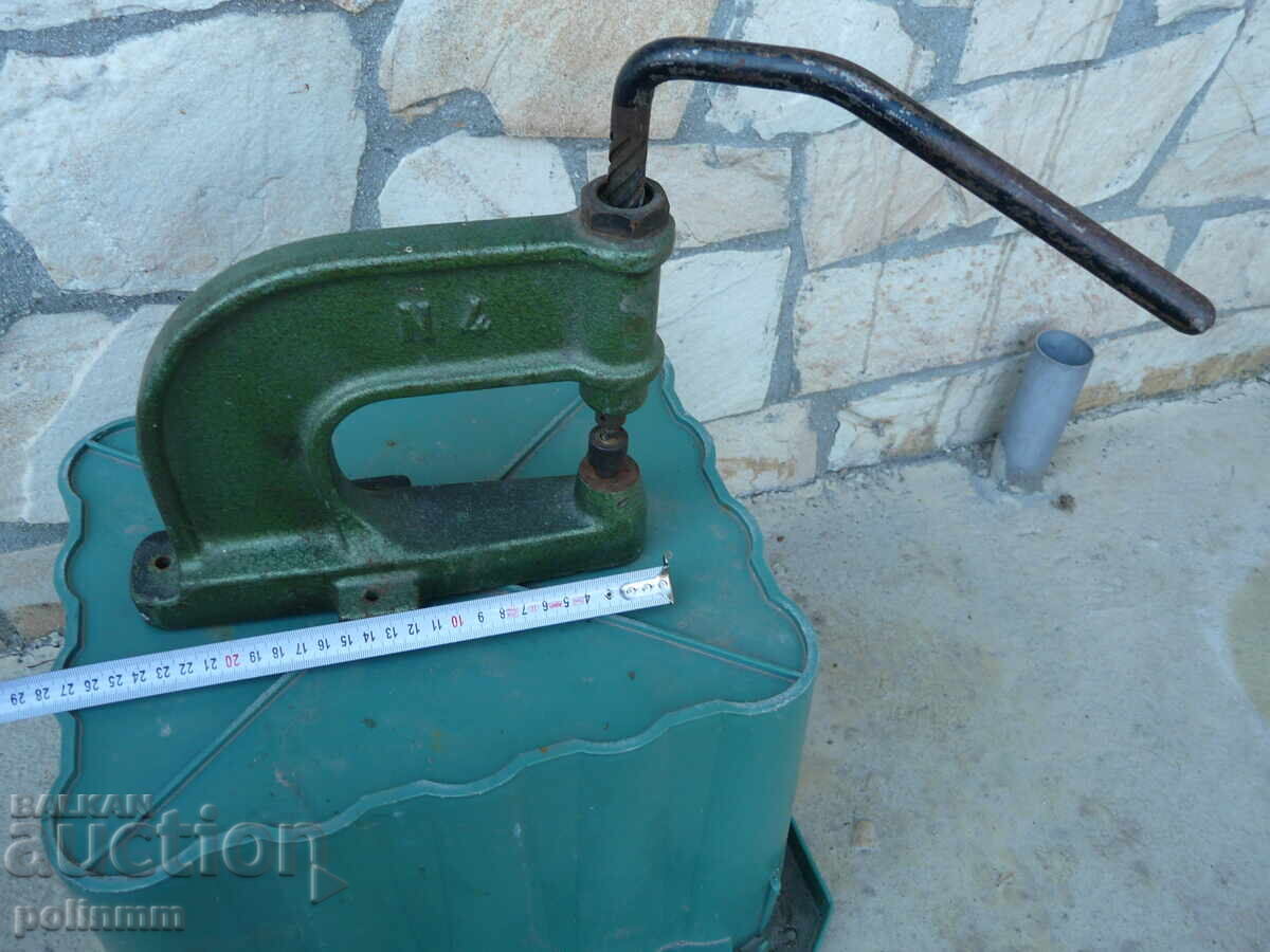 Παλιά βιδωτό πρέσα Παλιά βιδωτό πρέσα