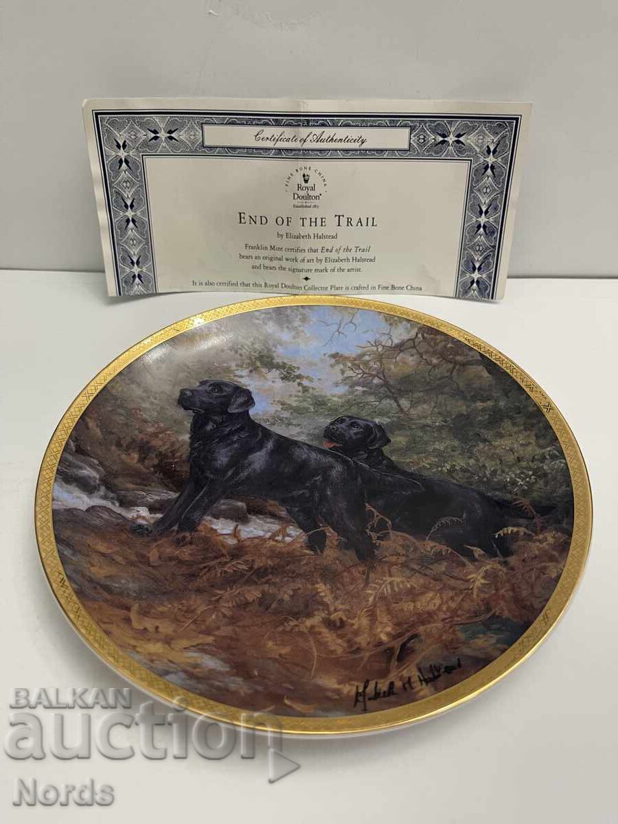 Ένα όμορφο πορσελάνινο πιάτο Ένα όμορφο πορσελάνινο πιάτο