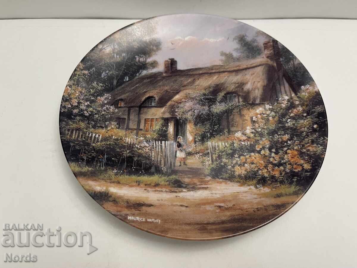 O farfurie frumoasa de portelan O farfurie frumoasa de portelan