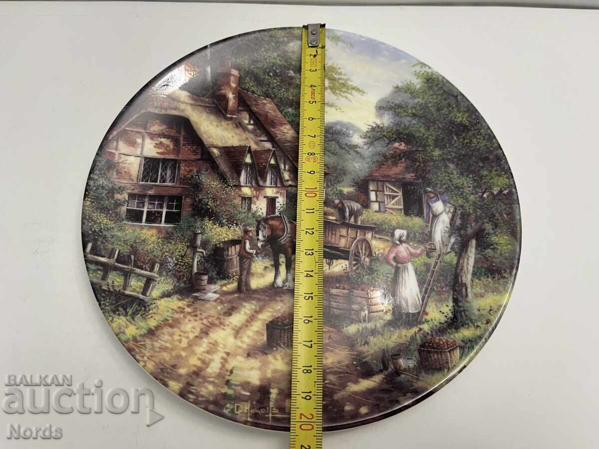 Аукцион Красива порцеланова чиния Аукцион Красива порцеланова чиния