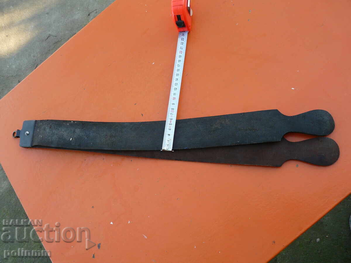 Μια παλιά ζώνη κουρέα με τιμή 35.00 BGN | € 17.90 Μια παλιά ζώνη κουρέα με τιμή 35.00 BGN | € 17.90