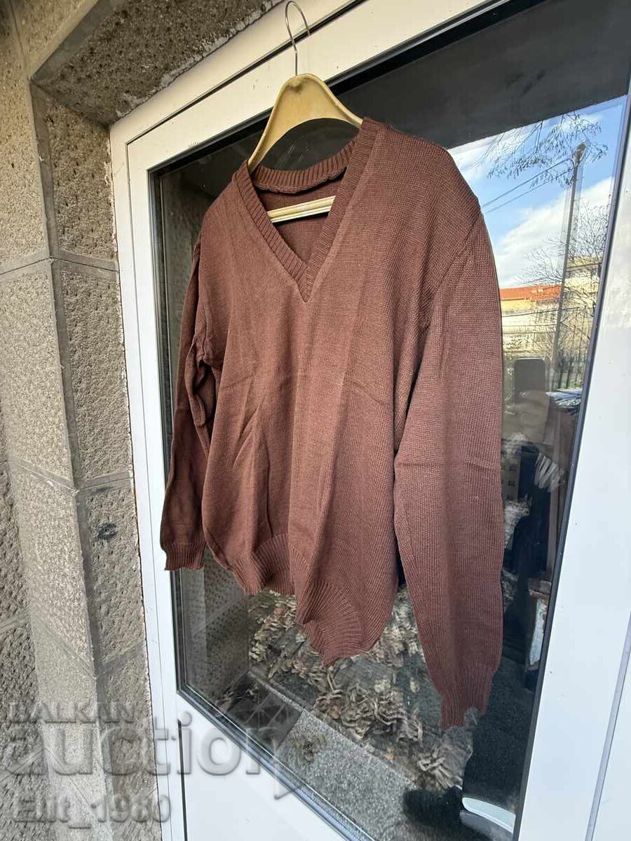 Pulover militar cu preț € 5.00 | 9.78 BGN Pulover militar cu preț € 5.00 | 9.78 BGN