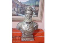 Страхотен бюст на Христо Ботев от лят бетон с цвят бронз