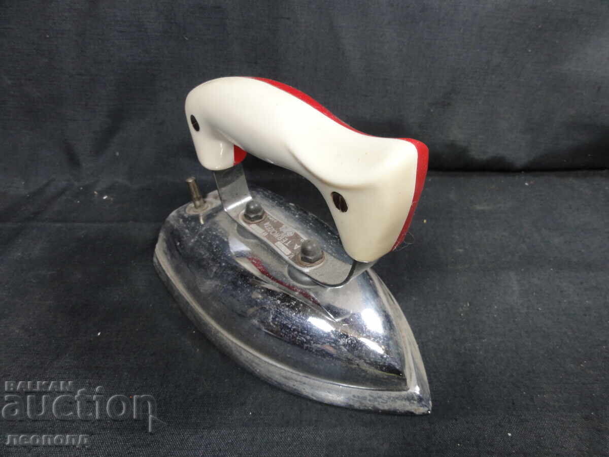 Old Retro Electric Iron LA TERMOZETA with price 0.01 BGN | € 0.01 Old Retro Electric Iron LA TERMOZETA with price 0.01 BGN | € 0.01