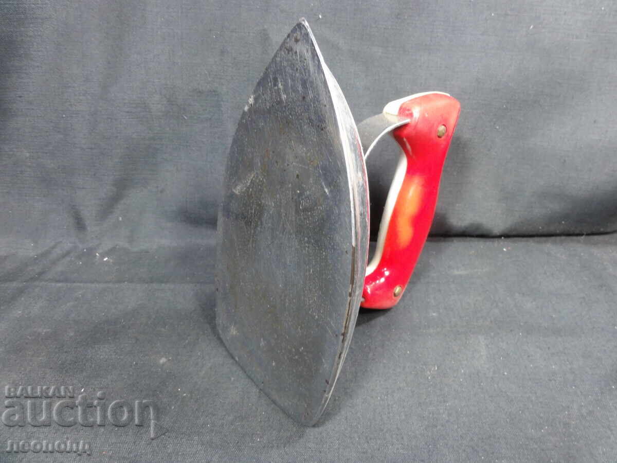 Delivery of Old Retro Electric Iron LA TERMOZETA Delivery of Old Retro Electric Iron LA TERMOZETA