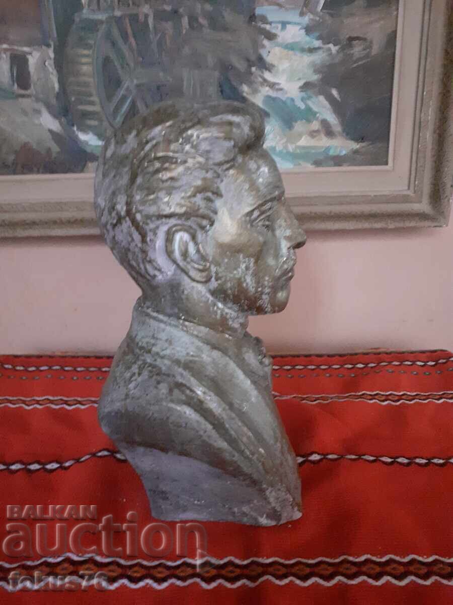 Great bust of Vasil Levski made of cast concrete with a bronze color - 5