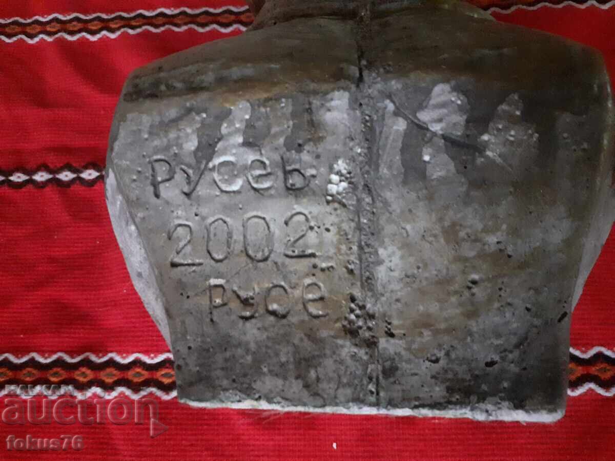 Great bust of Vasil Levski made of cast concrete with a bronze color - 6