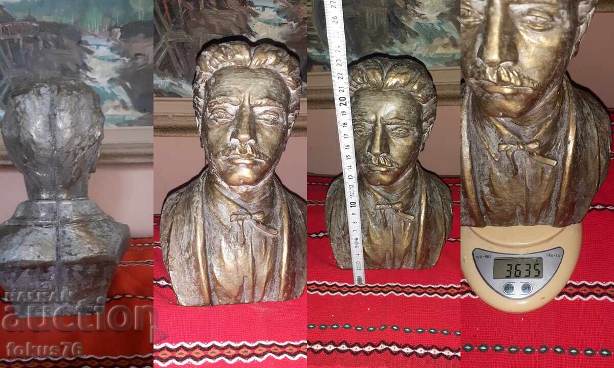 Great bust of Vasil Levski made of cast concrete with a bronze color - 7